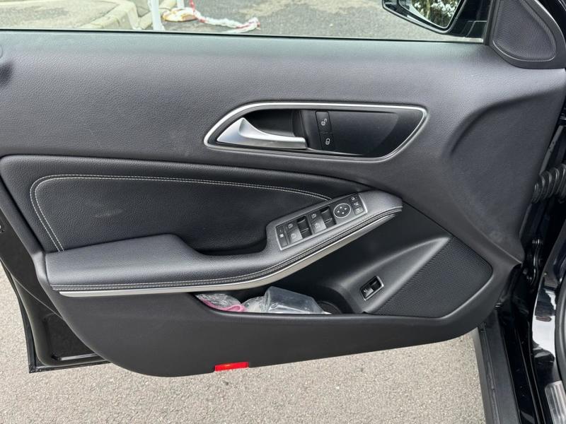 Mercedes Gla 200 d 7-G Dct sensation Garantie Mercedes 9 Mo