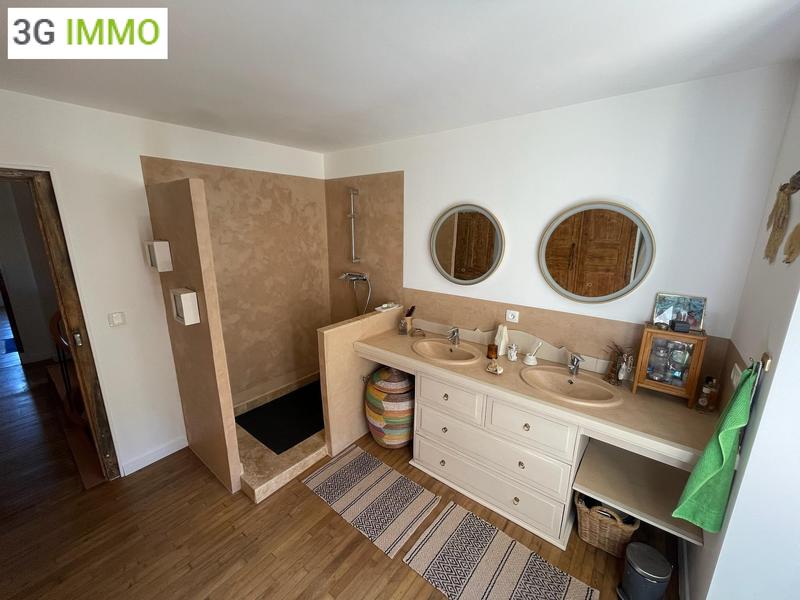 Maison - 172 m² - 9 pièces