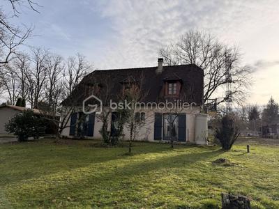 Maison - 140 m² - 5 pièces