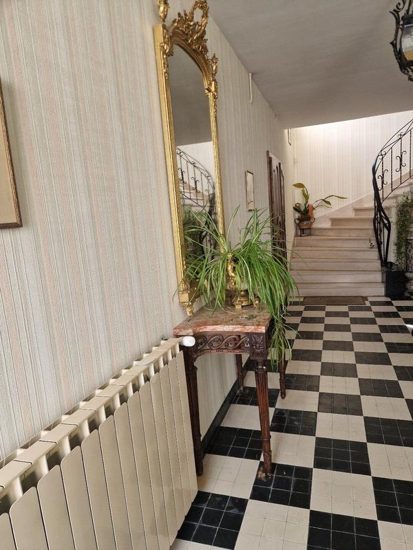 Maison - 285 m² - 10 pièces