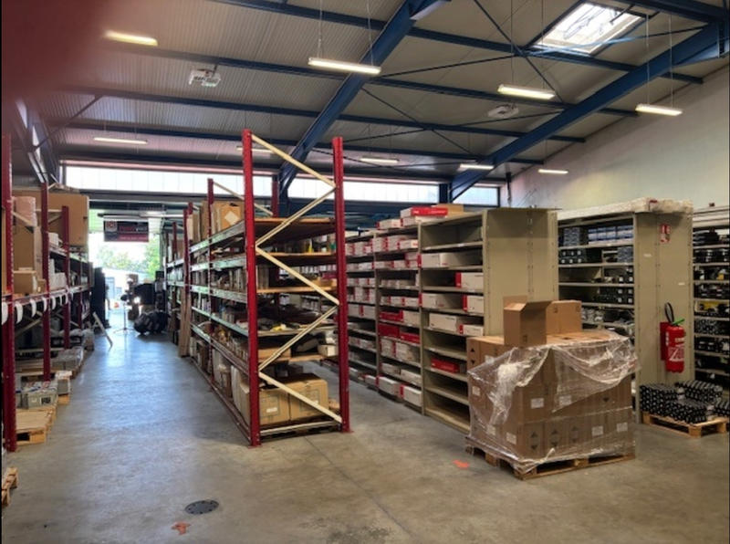 Local d'activité / Entrepôt - 1 100 m²