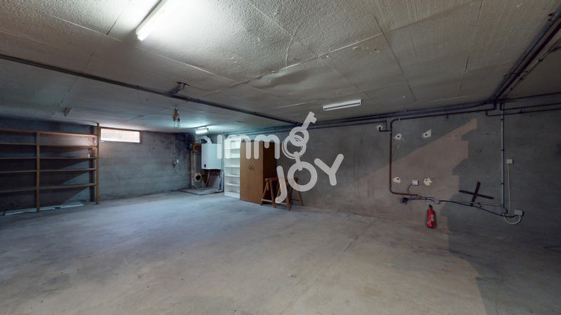 Maison - 220 m² - 8 pièces