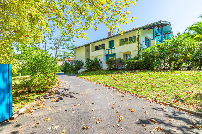 Maison - 300 m² - 7 pièces