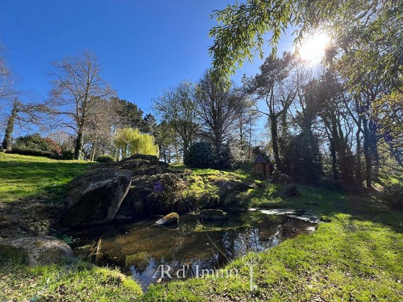 Demeure - 195 m² - 8 pièces