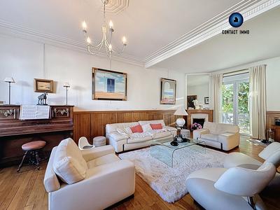 Maison - 224 m² - 8 pièces