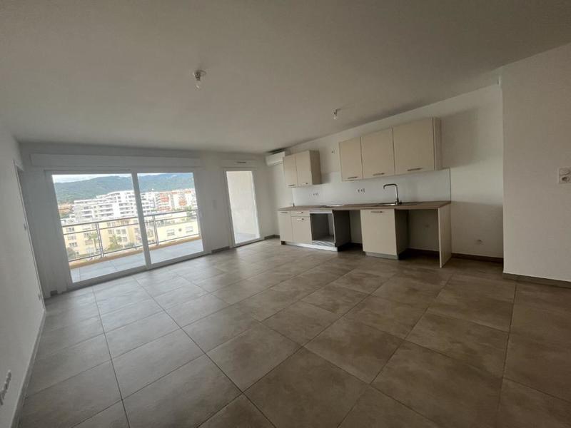 Appartement - 77 m² - 4 pièces