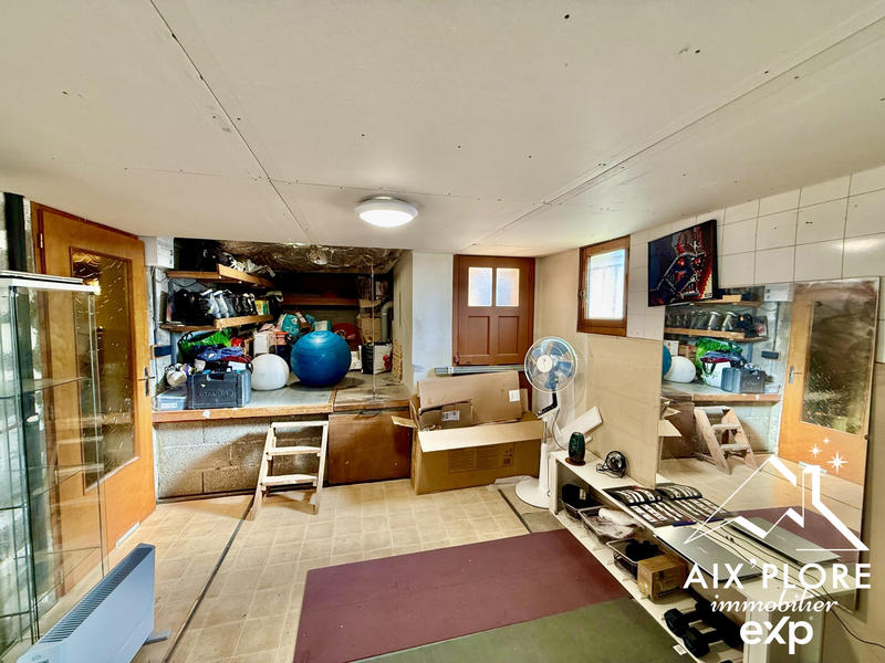 Maison traditionnelle - 121 m² - 6 pièces