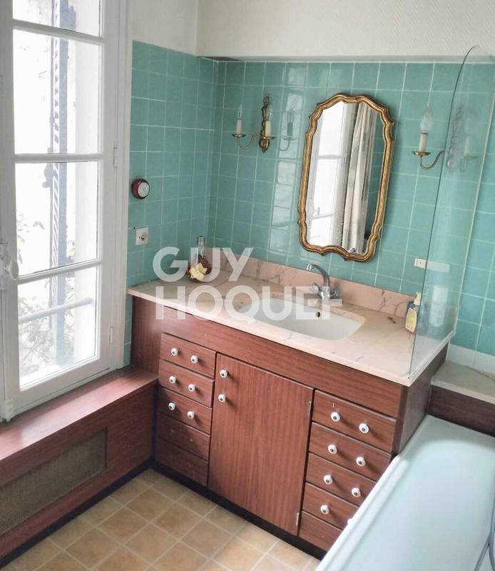 Maison - 225 m² - 7 pièces