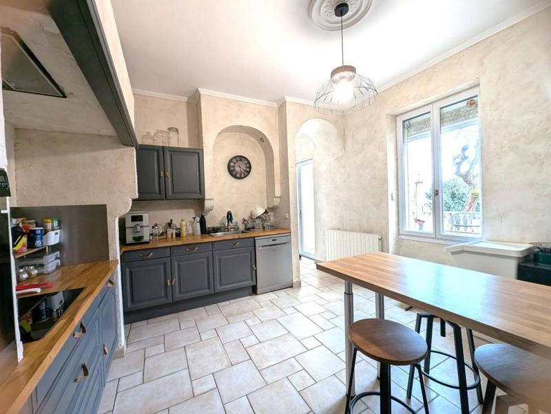 Maison - 310 m² - 8 pièces