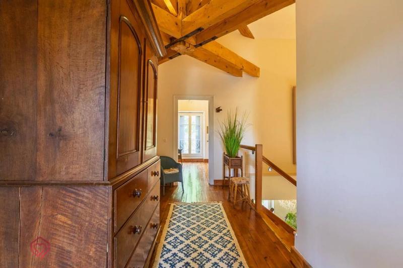 Maison de maîtres - 240 m² - 10 pièces