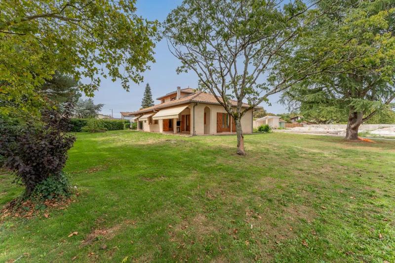 Maison - 215 m² - 7 pièces