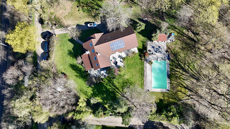 Maison - 190 m² - 8 pièces