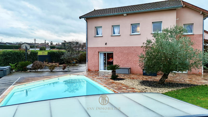 Maison - 239 m² - 9 pièces