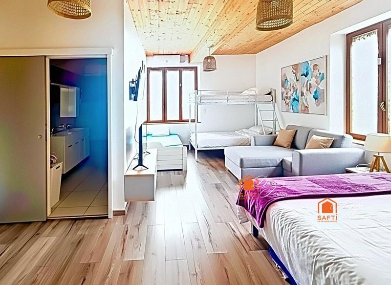 Maison - 234 m² - 10 pièces