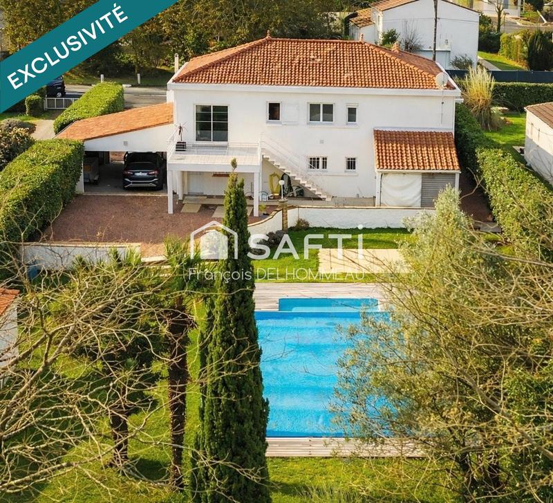 Maison - 207 m² - 9 pièces