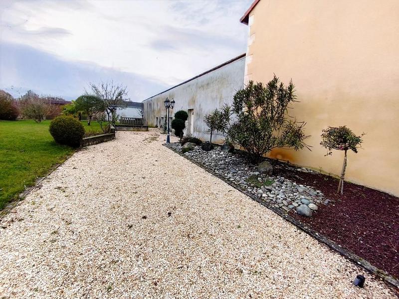 Maison - 229 m² - 9 pièces