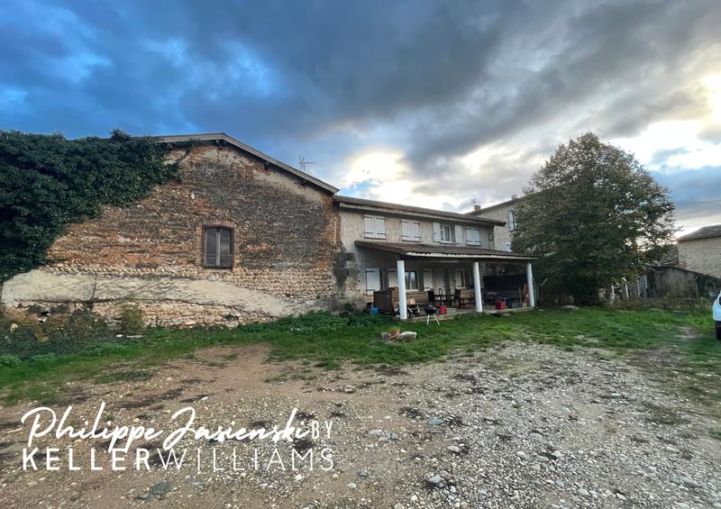 Corps de ferme - 981 m² - 14 pièces