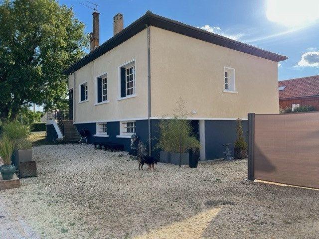 Maison traditionnelle - 275 m² - 8 pièces