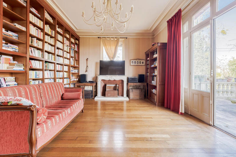 Maison - 246 m² - 10 pièces