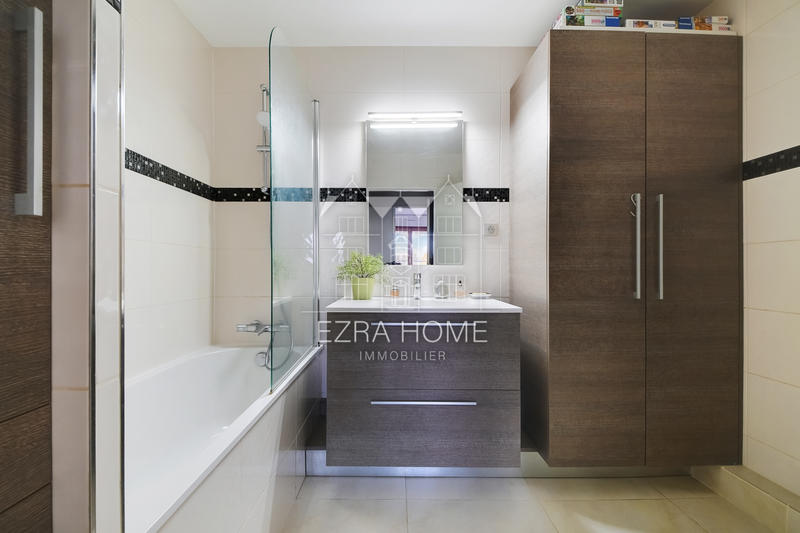 Appartement - 144 m² - 6 pièces