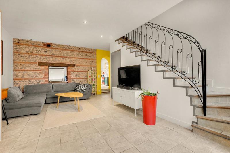 Maison - 240 m² - 6 pièces