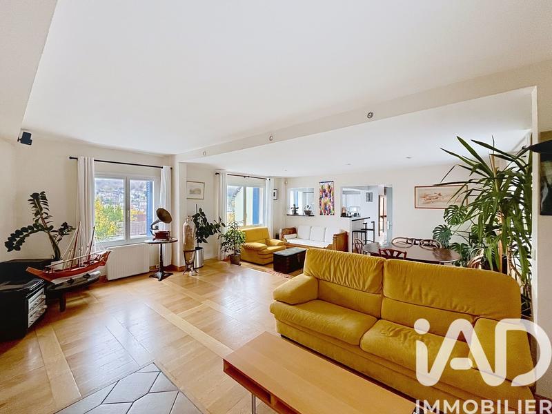 Maison - 215 m² - 8 pièces