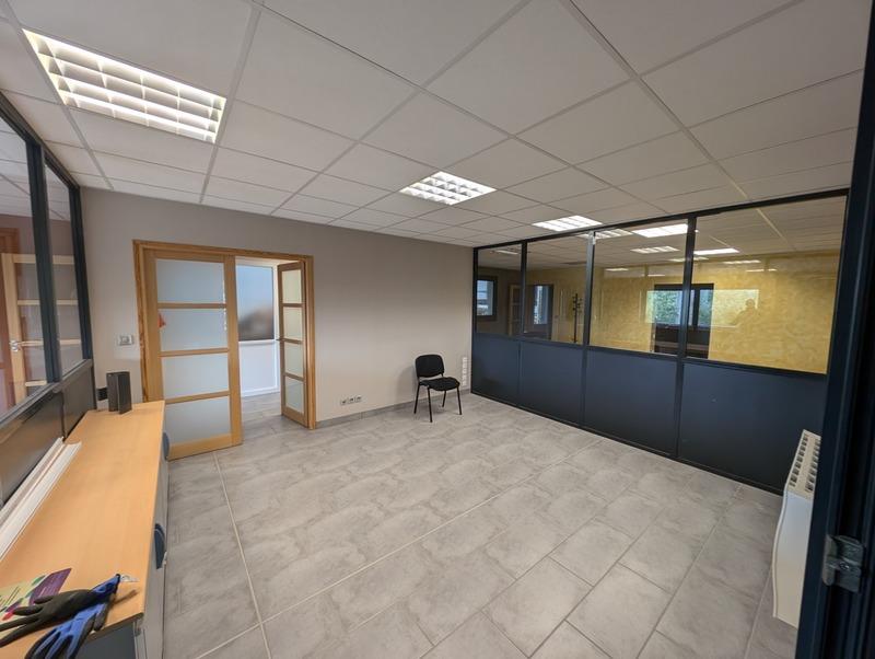 Entrepôt - 1 116 m² - 9 pièces