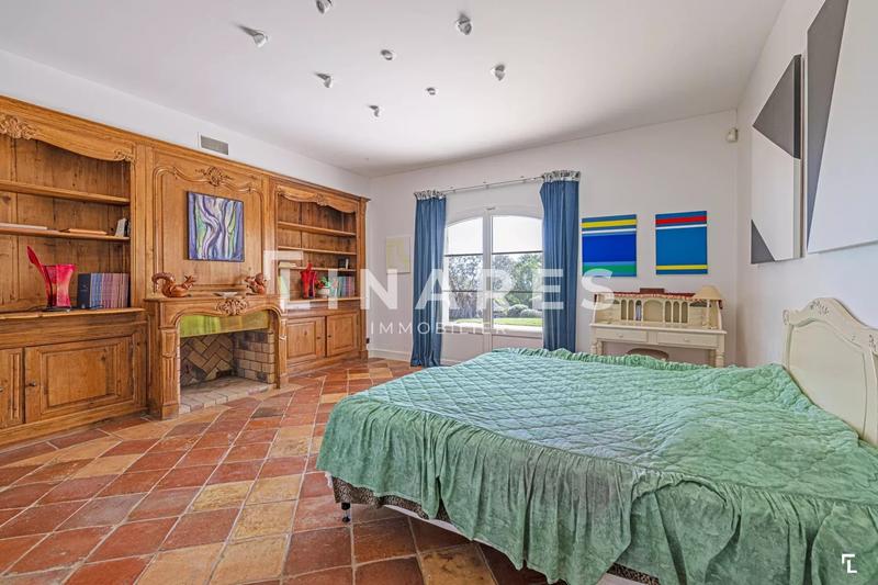 Maison - 570 m² - 7 pièces