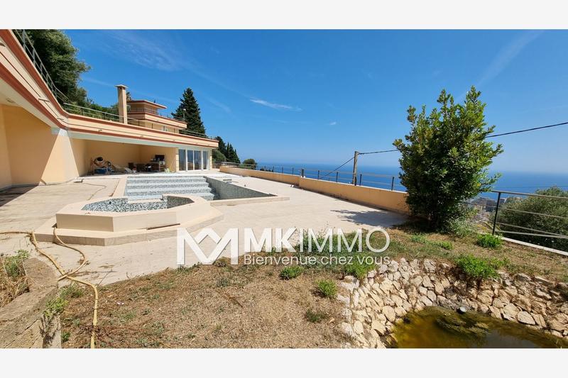 Maison - 804 m² - 8 pièces