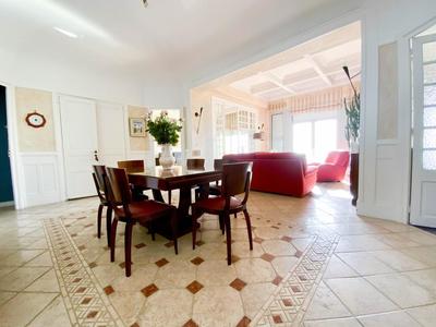 Demeure - 265 m² - 10 pièces