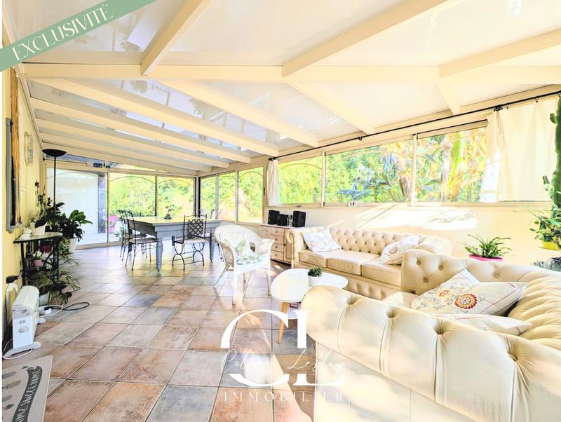 Maison - 219 m² - 6 pièces