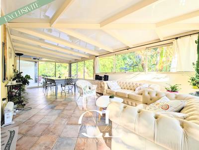 Maison - 219 m² - 6 pièces