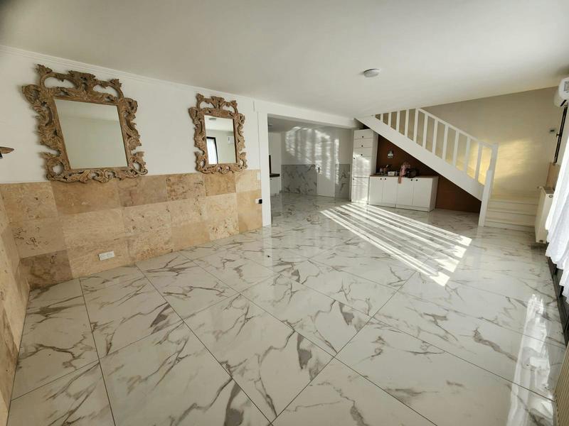 Maison traditionnelle - 194 m² - 9 pièces