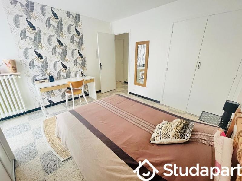 Chambre - 13 m² - 1 pièce