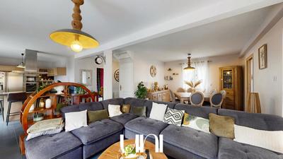 Maison - 210 m² - 6 pièces