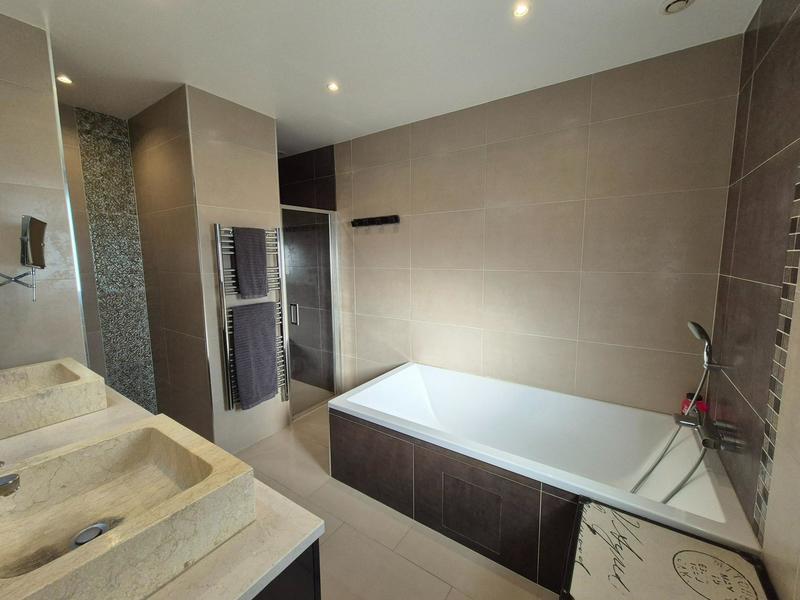 Maison - 471 m² - 15 pièces