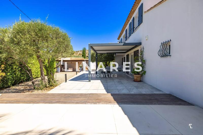 Villa - 220 m² - 6 pièces