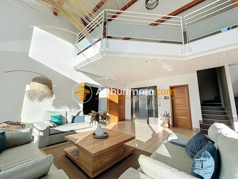 Maison - 278 m² - 8 pièces