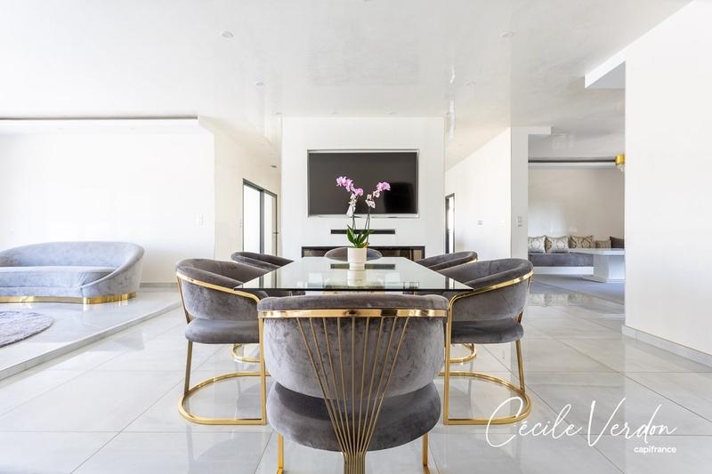 Maison - 226 m² - 9 pièces