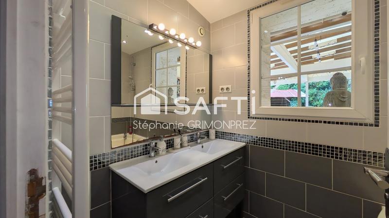 Maison - 201 m² - 8 pièces