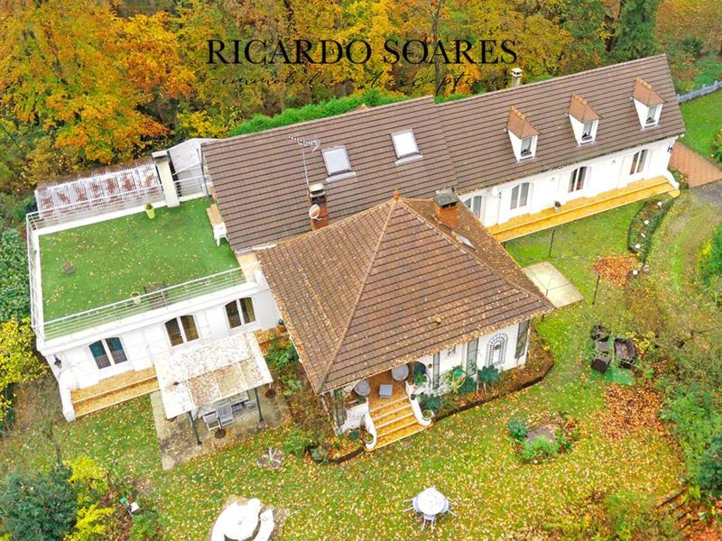 Villa - 306 m² - 10 pièces