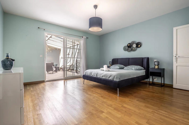 Maison contemporaine - 733 m² - 15 pièces