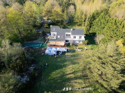 Propriété - 350 m² - 12 pièces