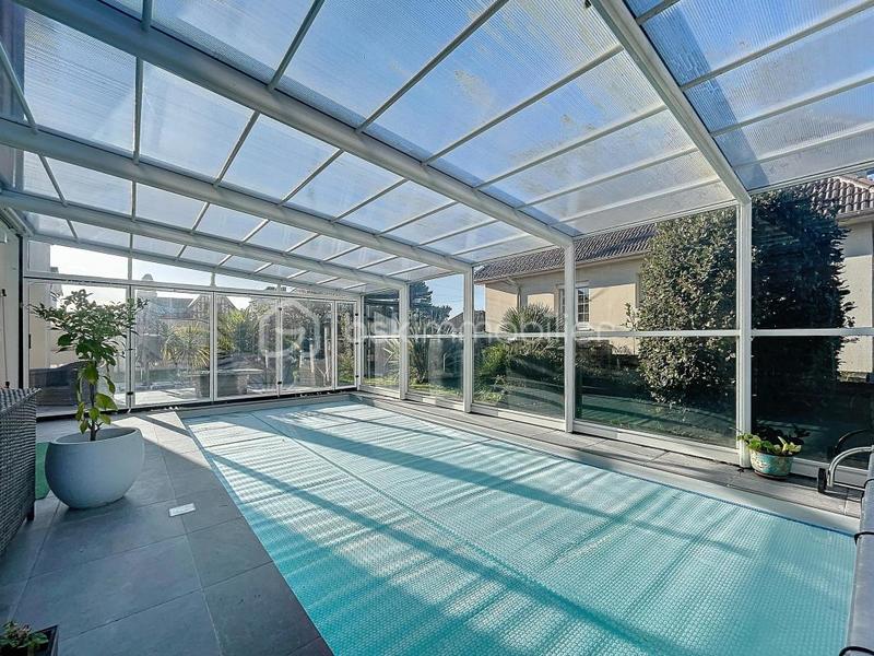 Demeure - 227 m² - 7 pièces