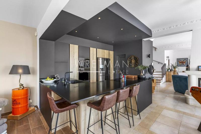 Villa - 229 m² - 7 pièces