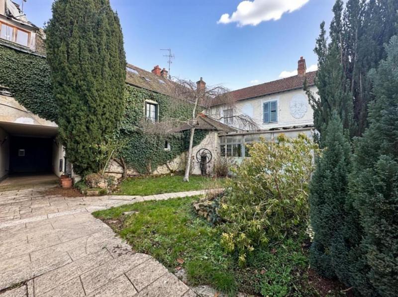 Maison - 400 m² - 12 pièces