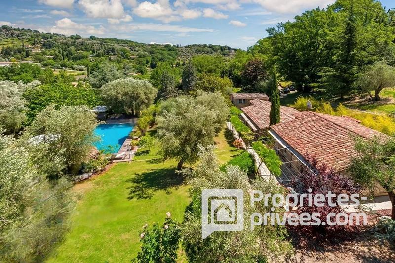 Maison - 245 m² - 6 pièces