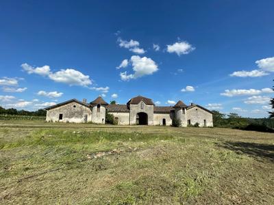 Maison - 300 m² - 12 pièces