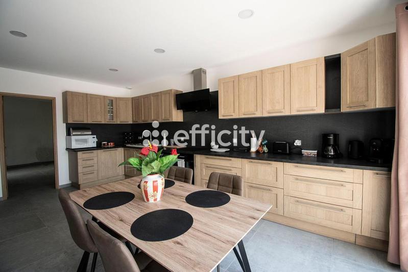 Maison - 140 m² - 6 pièces