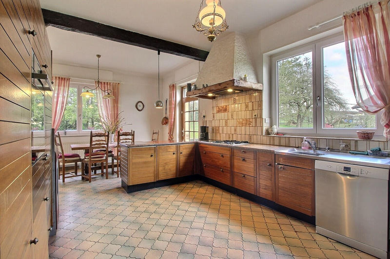 Maison - 222 m² - 8 pièces